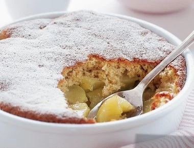 Πουτίγκα με μήλα και κρουασάν: Το χριστουγεννιάτικο παραδοσιακό γλυκό των Άγγλων